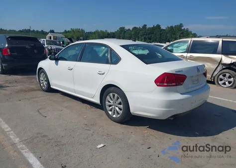 2012 Volkswagen Passat 2.5L S z USA, uszkodzony, nr VIN 1VWAP7A30CC027457